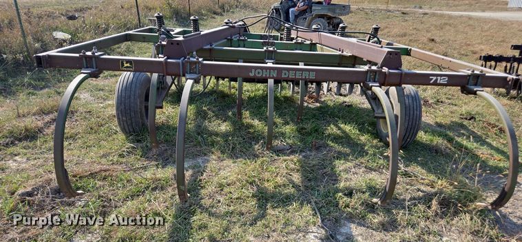 image for item EE7829 John Deere 712 disk ripper