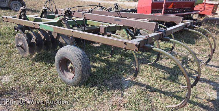 image for item EE7829 John Deere 712 disk ripper