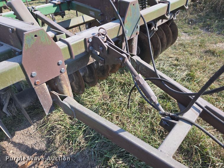 image for item EE7829 John Deere 712 disk ripper