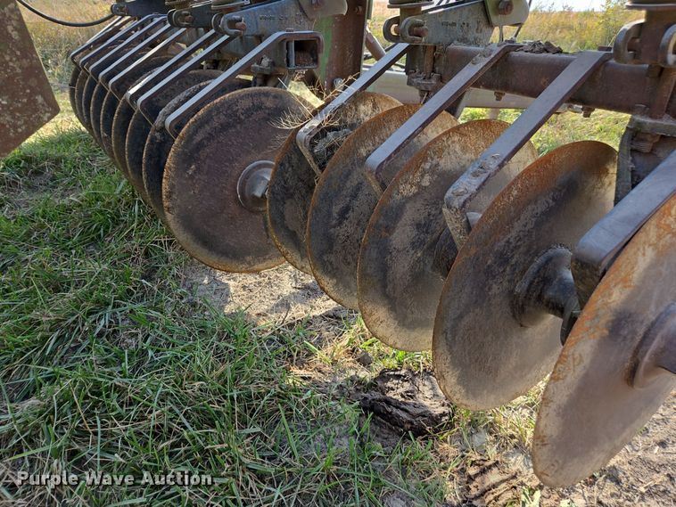 image for item EE7829 John Deere 712 disk ripper