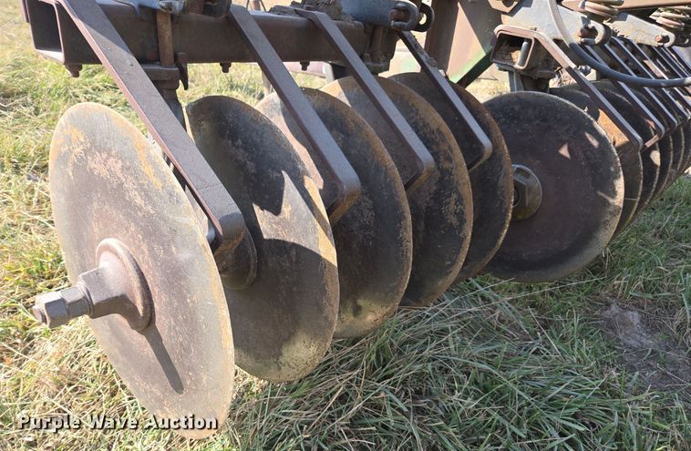 image for item EE7829 John Deere 712 disk ripper