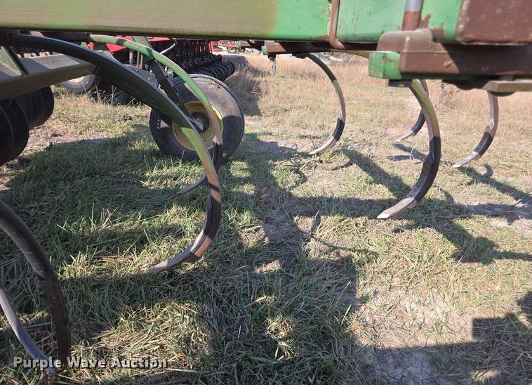 image for item EE7829 John Deere 712 disk ripper