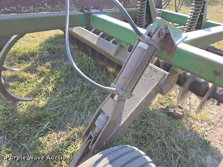 image for item EE7829 John Deere 712 disk ripper