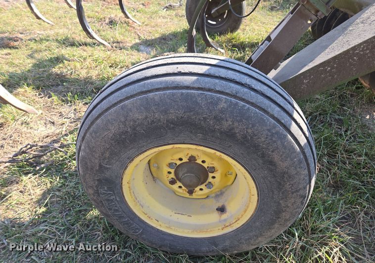 image for item EE7829 John Deere 712 disk ripper