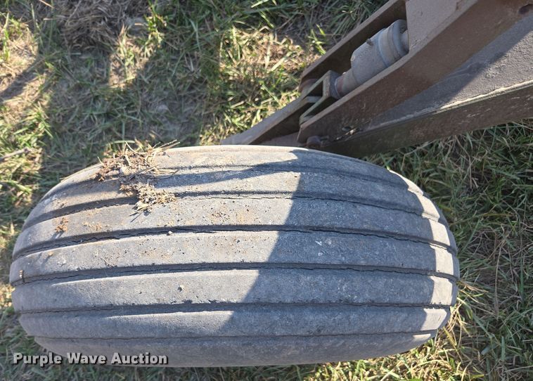 image for item EE7829 John Deere 712 disk ripper