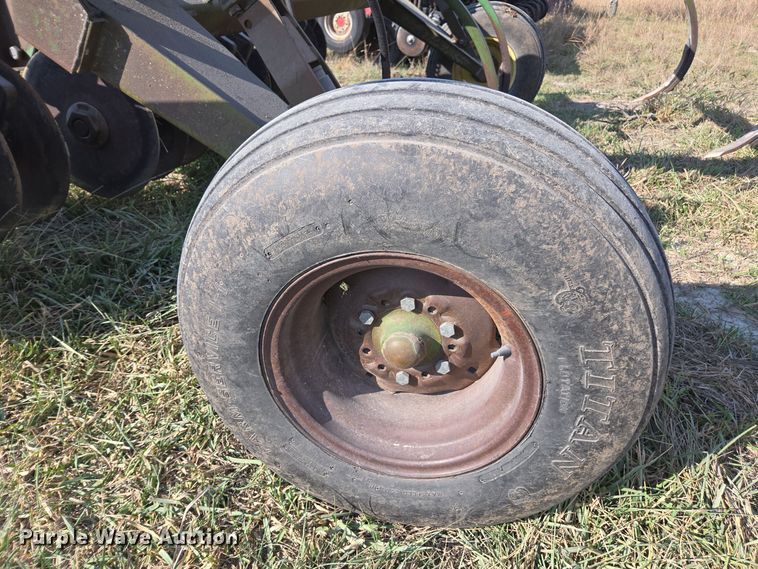 image for item EE7829 John Deere 712 disk ripper