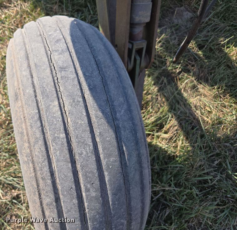 image for item EE7829 John Deere 712 disk ripper