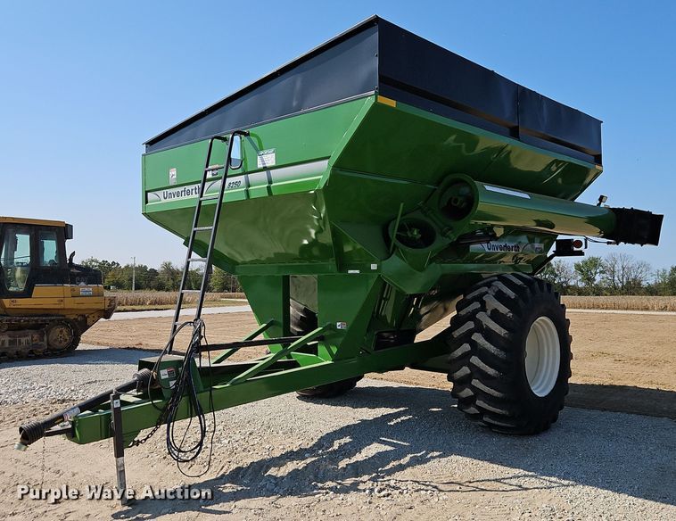 image for item EI8422 Unverferth 8250 grain cart