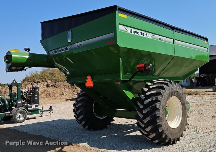 image for item EI8422 Unverferth 8250 grain cart