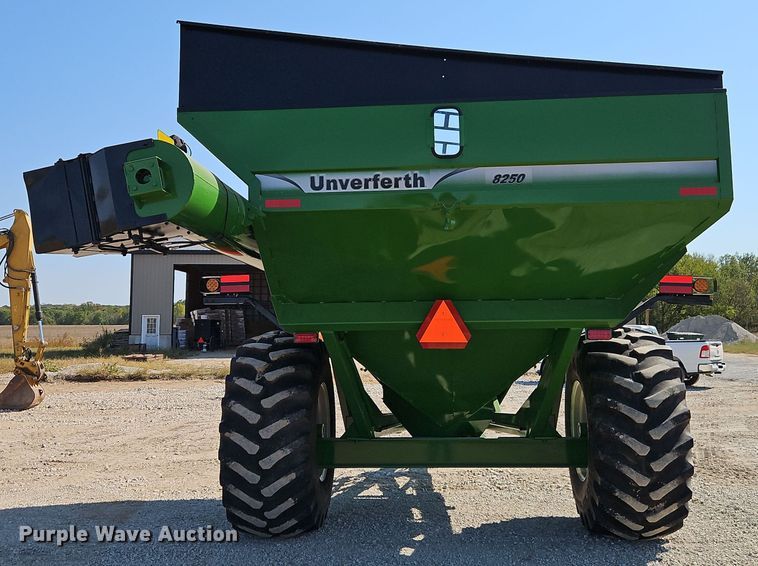 image for item EI8422 Unverferth 8250 grain cart