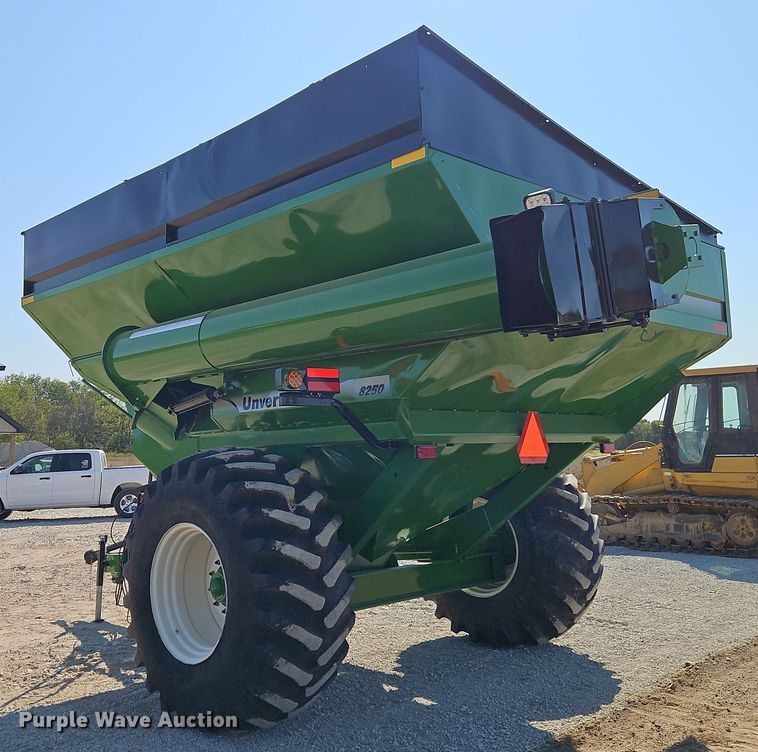 image for item EI8422 Unverferth 8250 grain cart