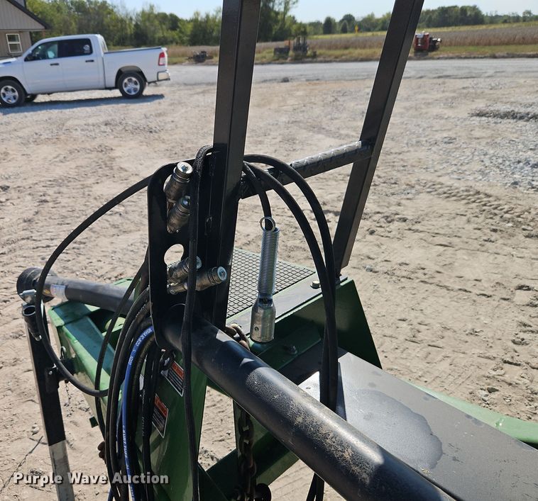 image for item EI8422 Unverferth 8250 grain cart