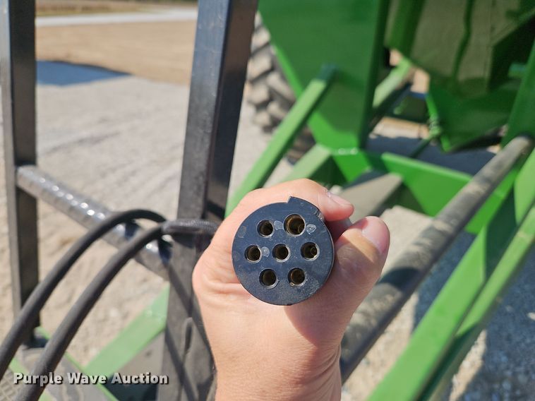 image for item EI8422 Unverferth 8250 grain cart