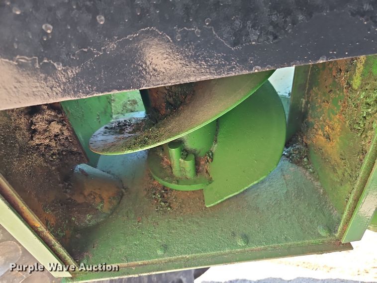 image for item EI8422 Unverferth 8250 grain cart