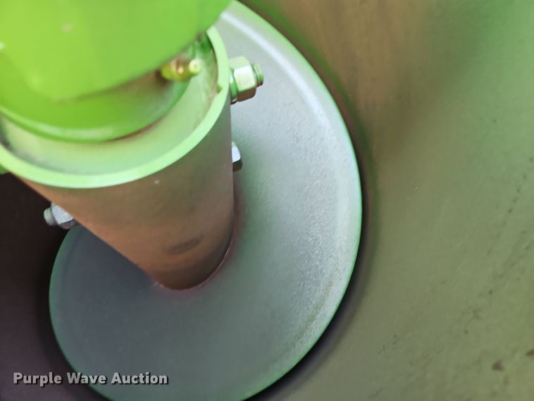 image for item EI8422 Unverferth 8250 grain cart