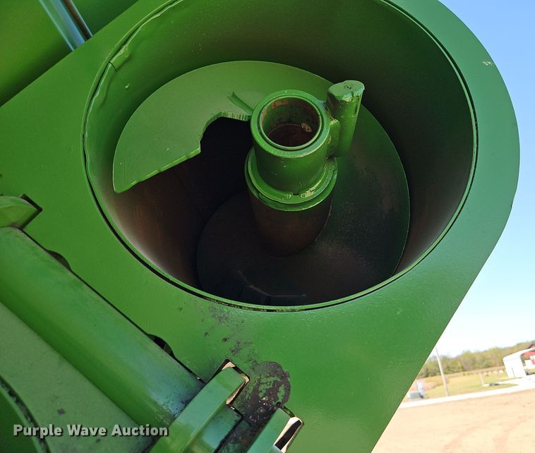 image for item EI8422 Unverferth 8250 grain cart