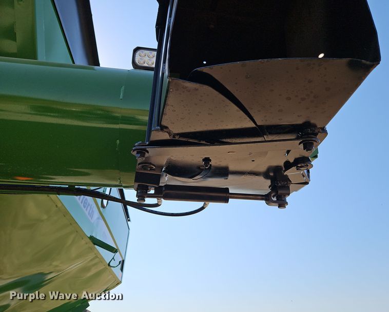 image for item EI8422 Unverferth 8250 grain cart