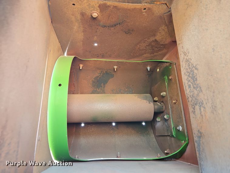 image for item EI8422 Unverferth 8250 grain cart