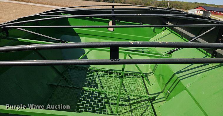 image for item EI8422 Unverferth 8250 grain cart