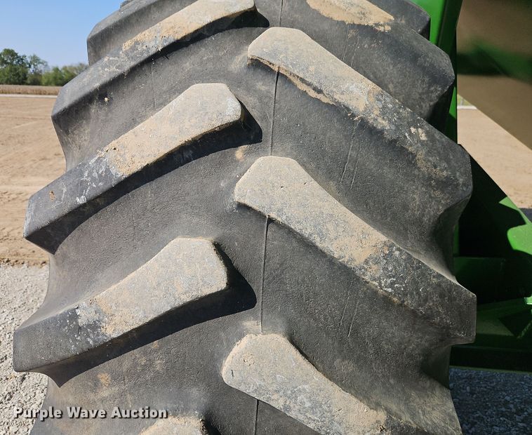 image for item EI8422 Unverferth 8250 grain cart