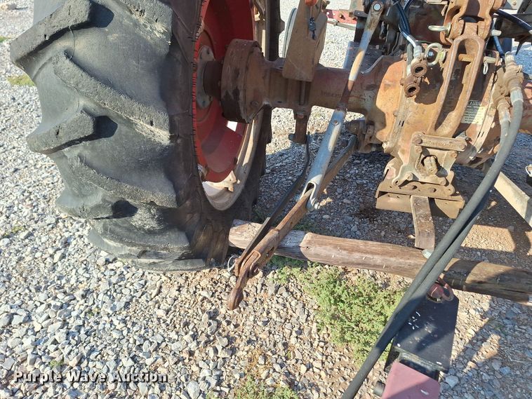 image for item EQ2307 Massey ferguson 165 tractor