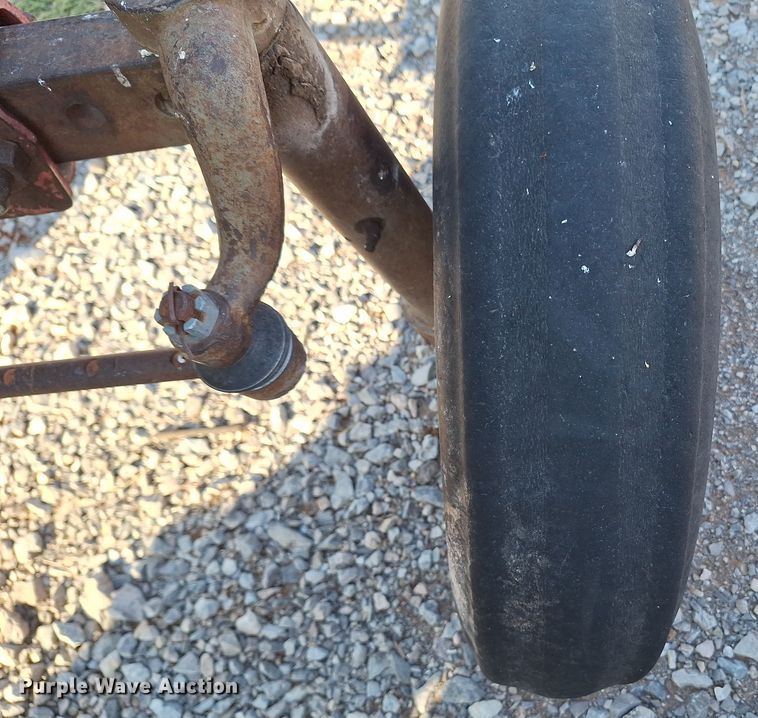 image for item EQ2307 Massey ferguson 165 tractor