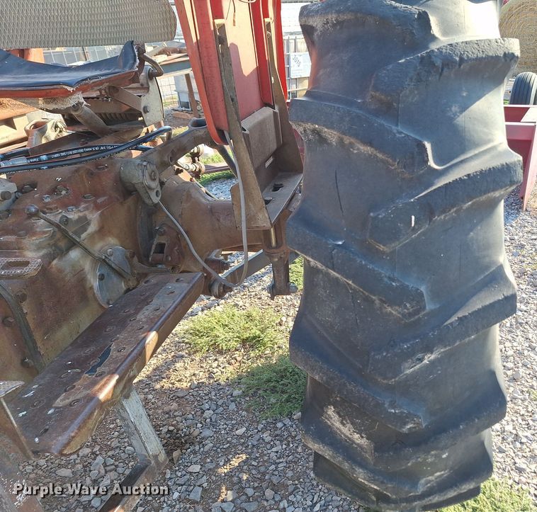 image for item EQ2307 Massey ferguson 165 tractor