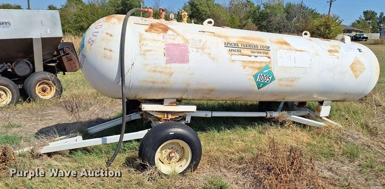 image for item EQ2315 NH3 tank trailer