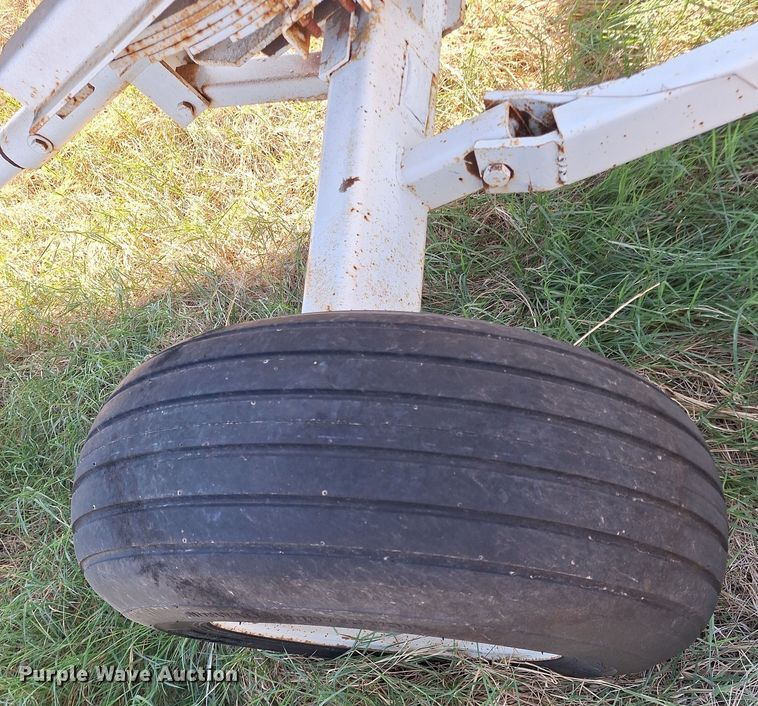 image for item EQ2315 NH3 tank trailer