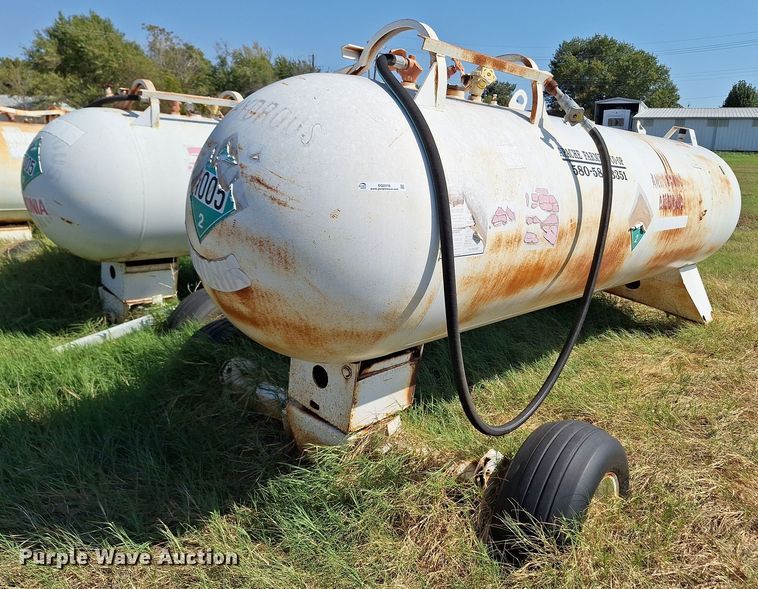 image for item EQ2316 NH3 tank trailer