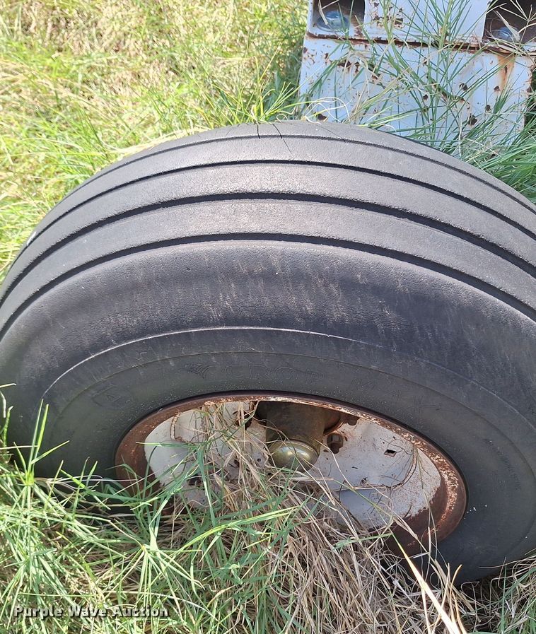 image for item EQ2317 NH3 tank trailer