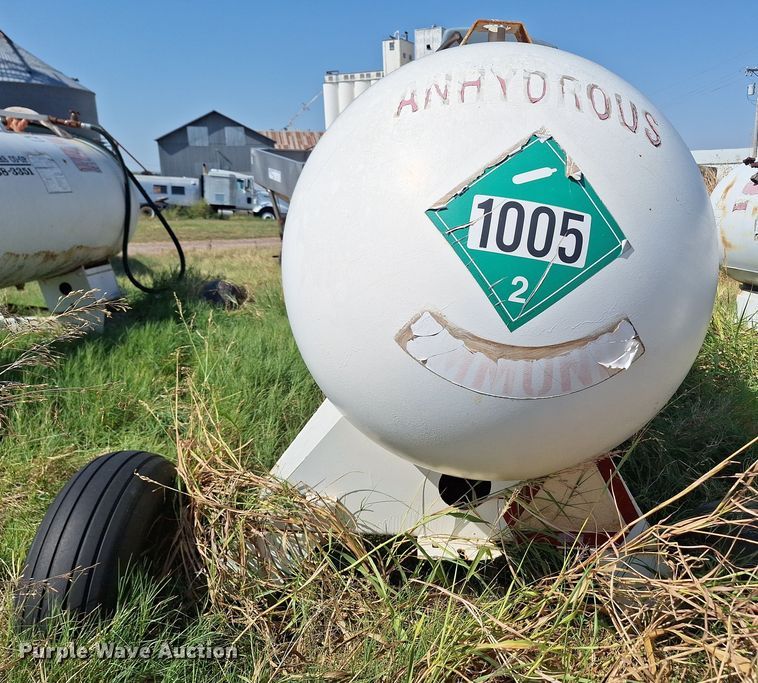 image for item EQ2318 NH3 tank trailer