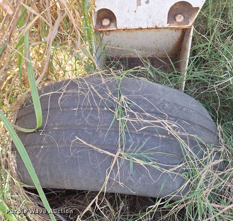 image for item EQ2318 NH3 tank trailer