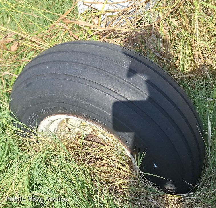 image for item EQ2318 NH3 tank trailer