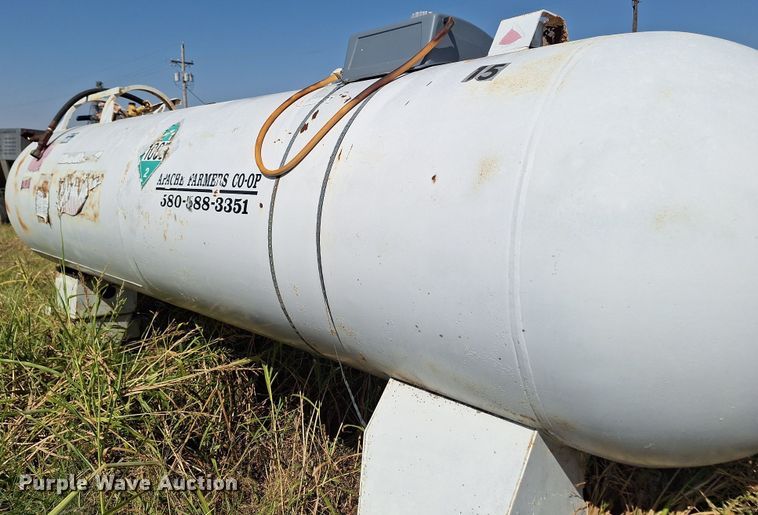 image for item EQ2319 NH3 tank trailer