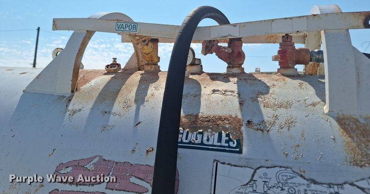 image for item EQ2319 NH3 tank trailer