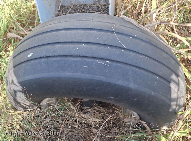 image for item EQ2319 NH3 tank trailer