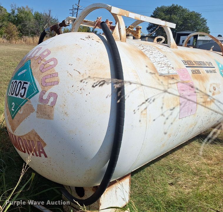 image for item EQ2319 NH3 tank trailer