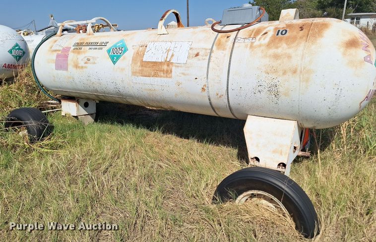 image for item EQ2319 NH3 tank trailer