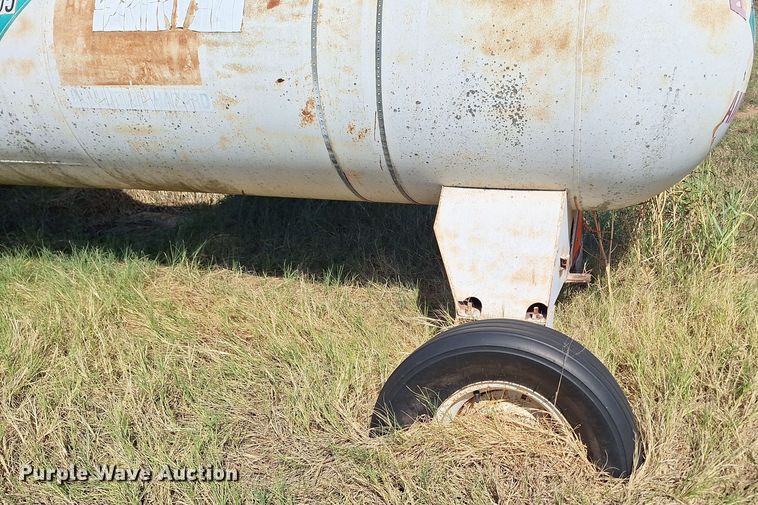 image for item EQ2319 NH3 tank trailer