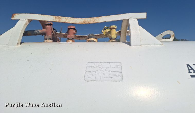 image for item EQ2320 NH3 tank trailer