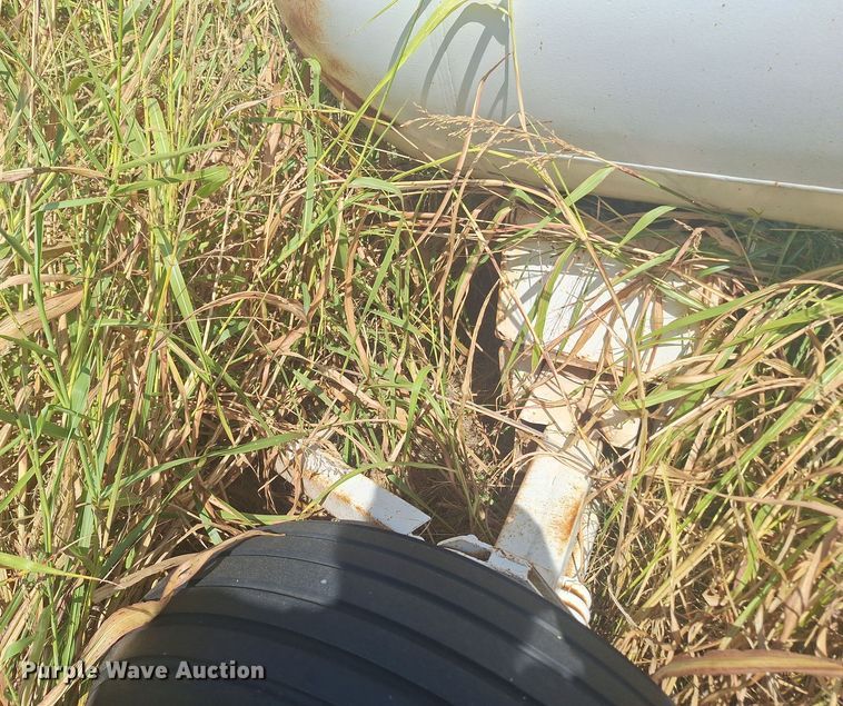 image for item EQ2320 NH3 tank trailer