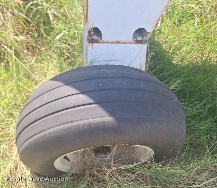 image for item EQ2320 NH3 tank trailer