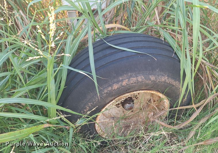 image for item EQ2320 NH3 tank trailer