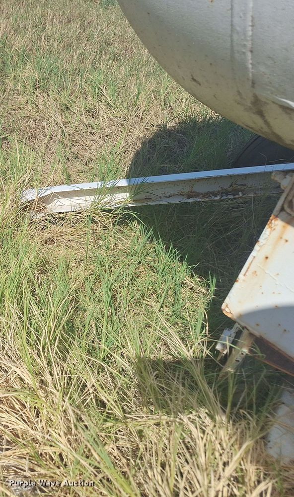 image for item EQ2321 NH3 tank trailer