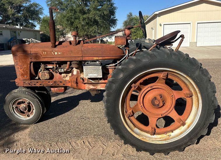 image for item ER8027 1952 International Harvester Farmall H tractor