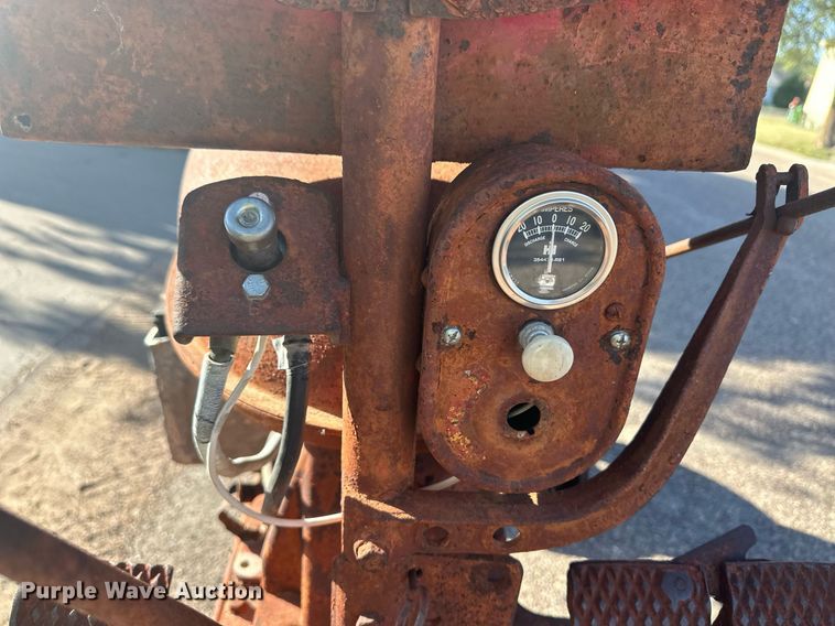 image for item ER8027 1952 International Harvester Farmall H tractor