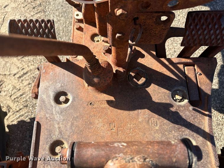 image for item ER8027 1952 International Harvester Farmall H tractor