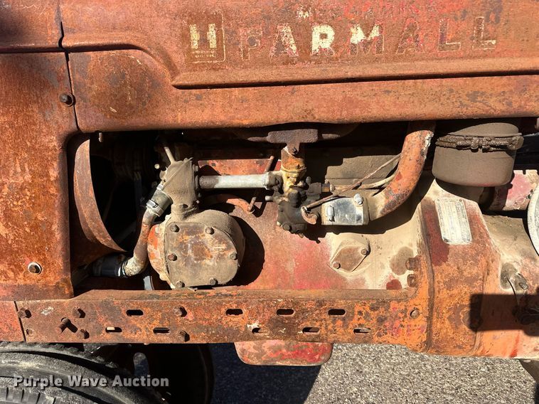 image for item ER8027 1952 International Harvester Farmall H tractor