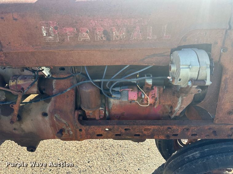 image for item ER8027 1952 International Harvester Farmall H tractor
